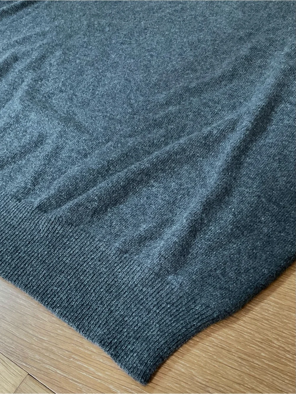 Jos A Bank Travelers Collection 100% Cashmere V-Neck Sweater Charcoal Grey L Men